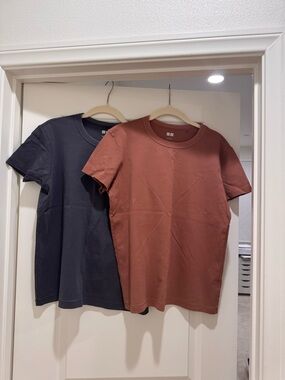 2 Classic Women Crew Neck T-Shirts in Dusty Pink and Deep Navy Size L